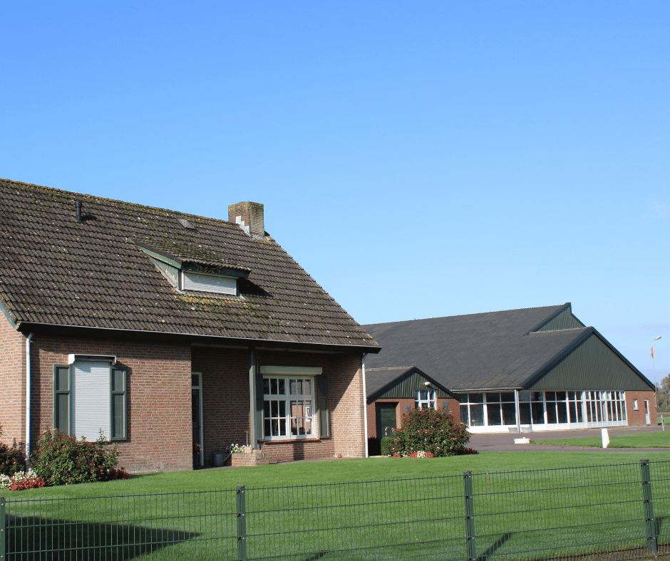 Vooraanzicht van V.O.F. De Beemdhoeve in Hooge Mierde (Noord-Brabant)