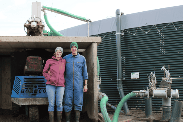 Wilfred Hartjes en Lisa Hartjes - Buurke bij hun mestscheider en mestsilo