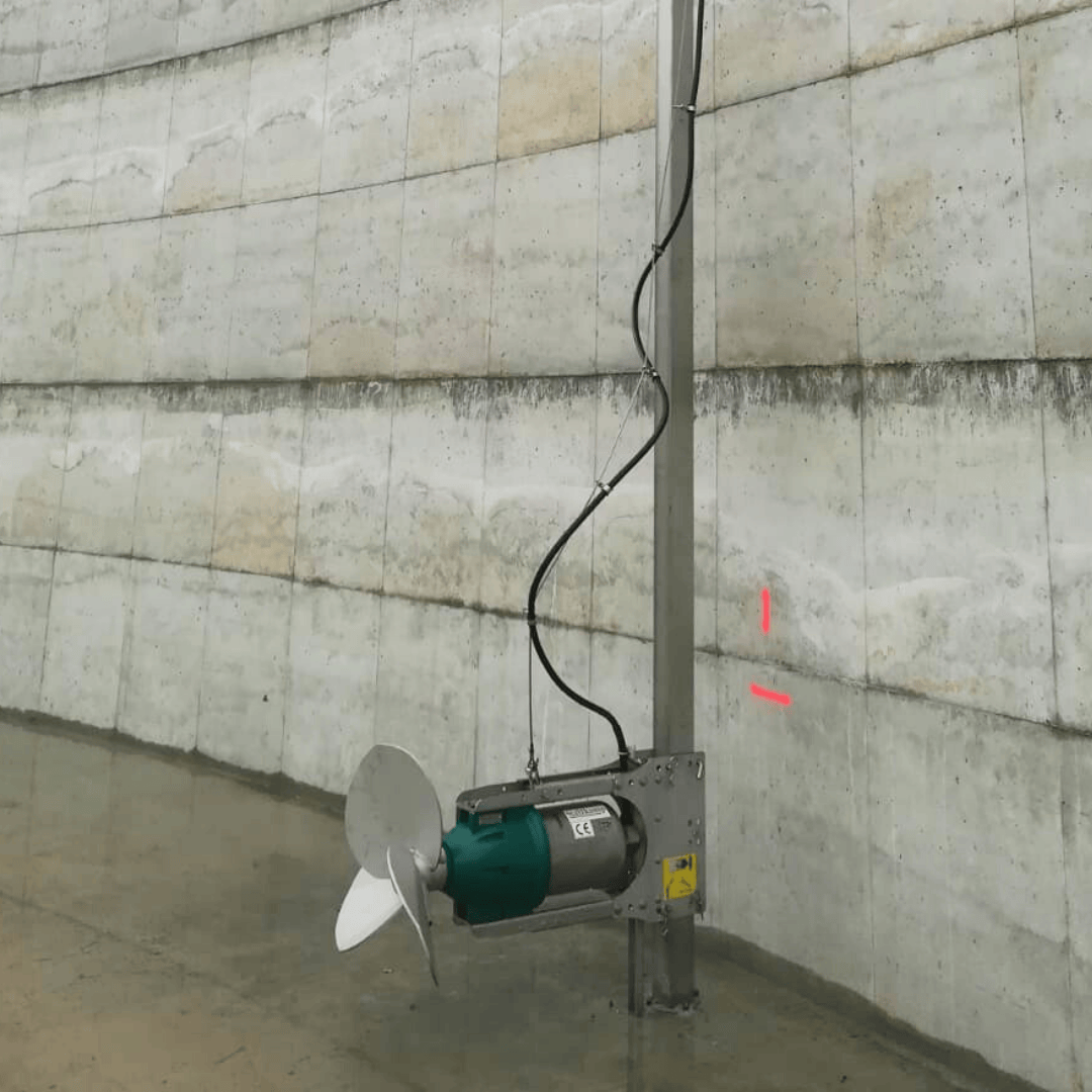 Stallkamp TMR3D | elektrische mestmixer met drie roervleugels | op stalen buis in betonnen silo