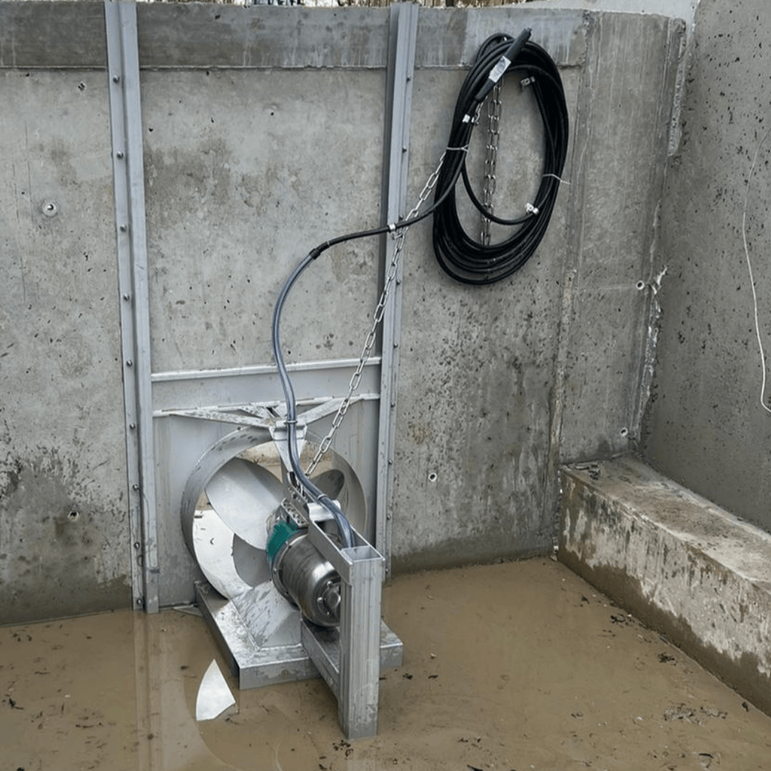 Stallkamp TMR3DZ | mestmixer in vierkant frame | plaatsing in nieuwbouwstal