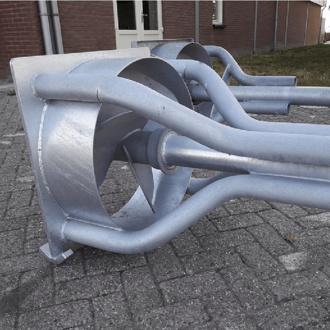 VDM tractormixer | vier buizen en een stalen plaat