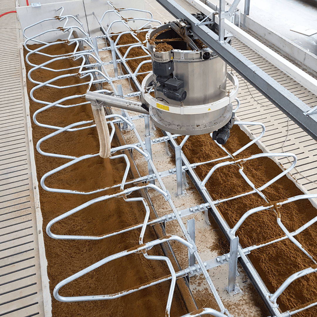 Cobra Easy Bed | Automatisch instrooisysteem | in nieuwbouwstal