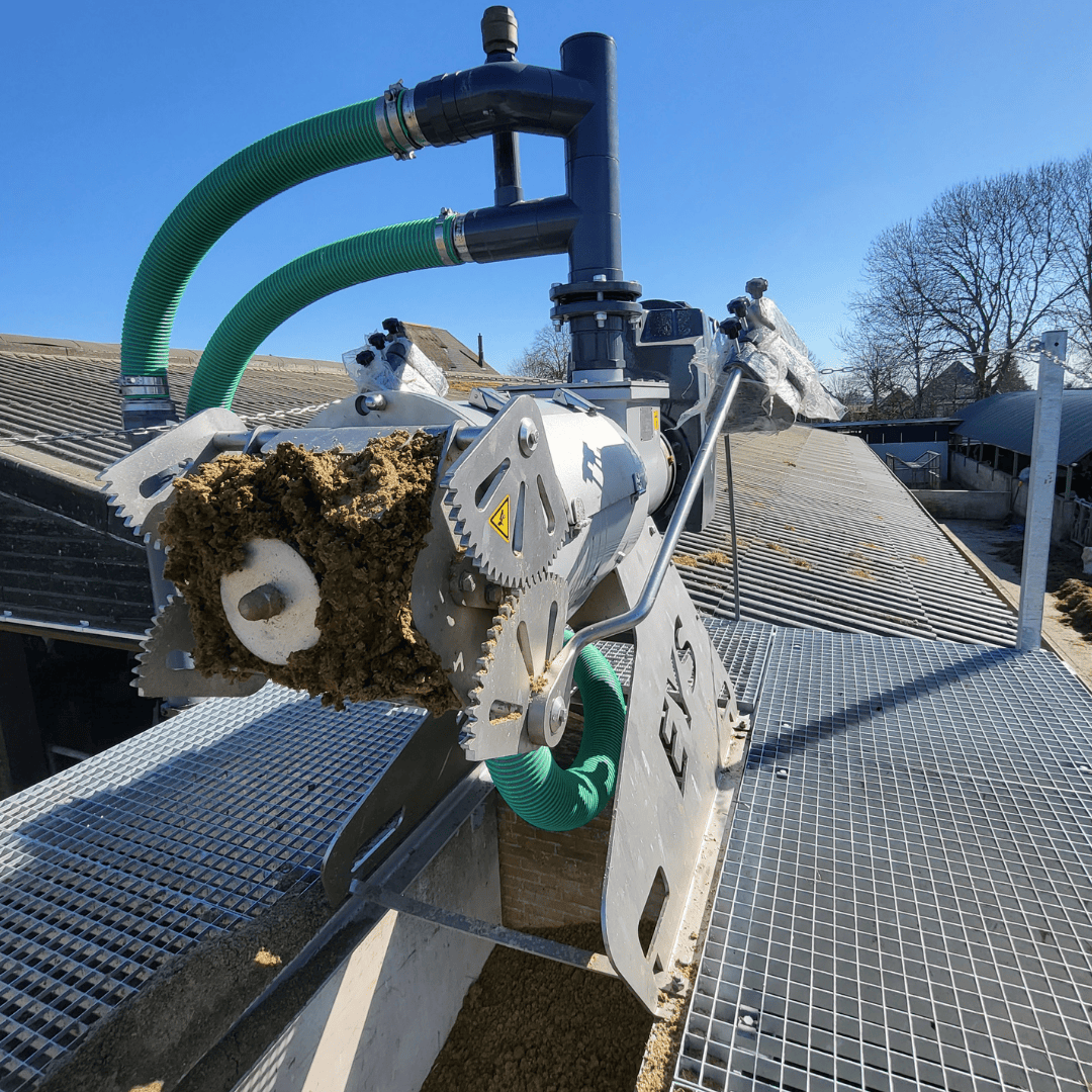 EYS SPHD (serie) mestscheider op een stalen platform