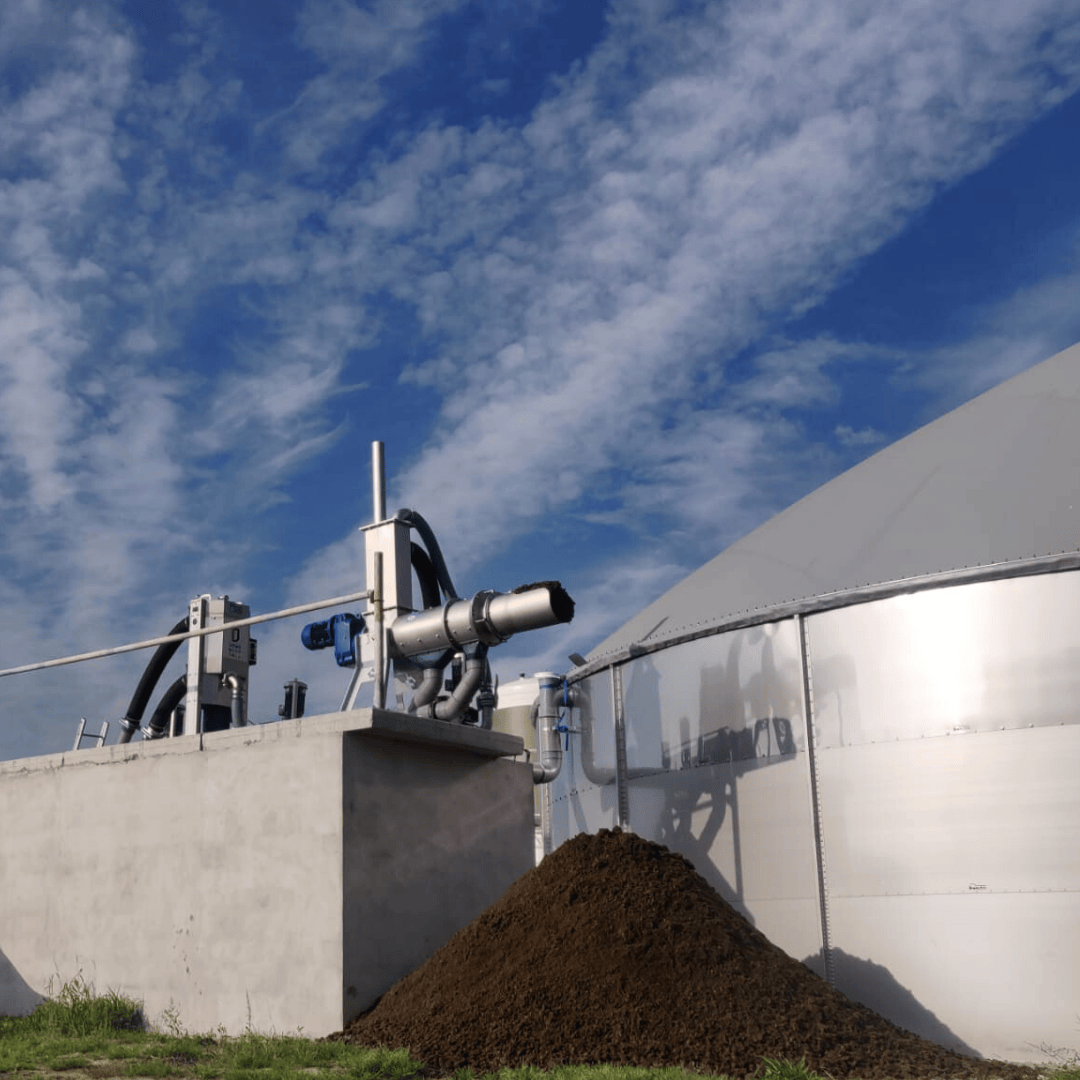 SEPCOM Biogas | BIO-H (serie) mestscheiders | op bunker naast vergister met microfilter